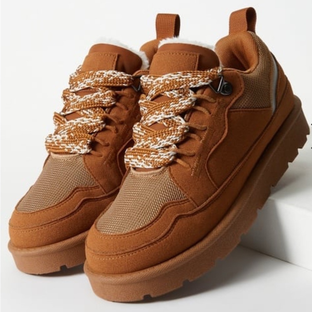 Wren Sneaker